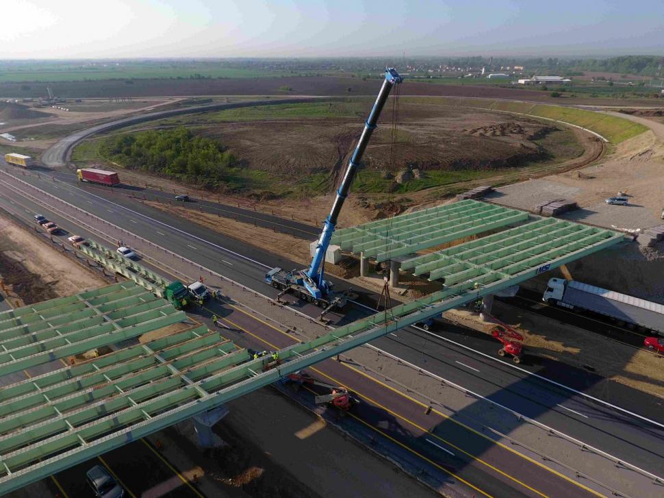 Un pas mai aproape de inaugurarea A0 Sud | AKTOR a montat secțiunea centrală a viitorului pasaj peste A1 897982