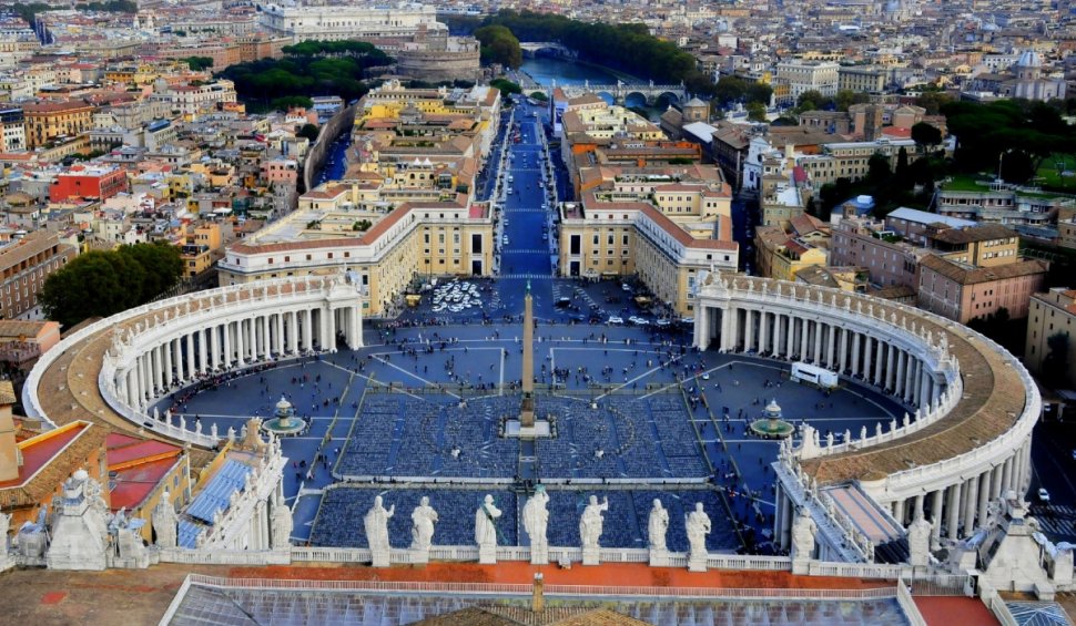 Cel mai căutat fugar american a fost prins în Piața Sf. Petru din Vatican. Venea din Moldova şi avea trei cuţite la el 