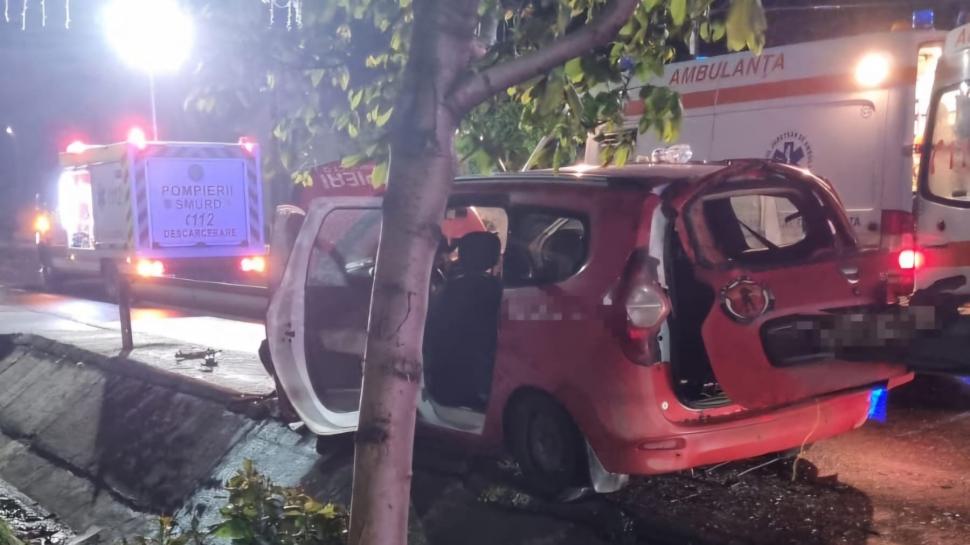Maşină străpunsă complet de o balustradă într-un grav accident în Peretu, Teleorman 898059