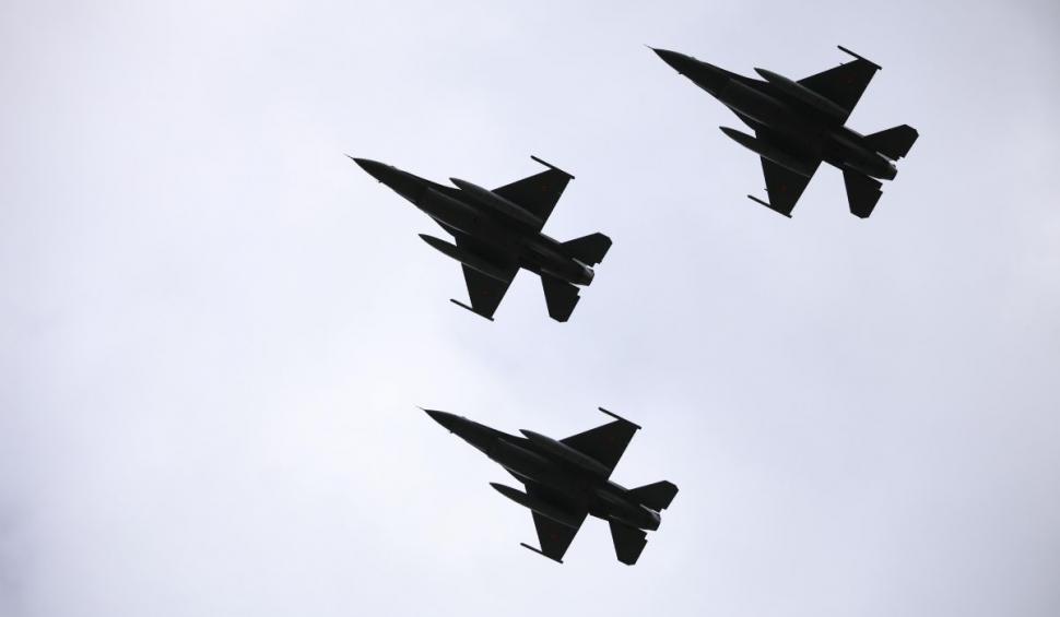 Primele trei avioane F-16 achiziționate din Norvegia au aterizat la Câmpia Turzii 898295