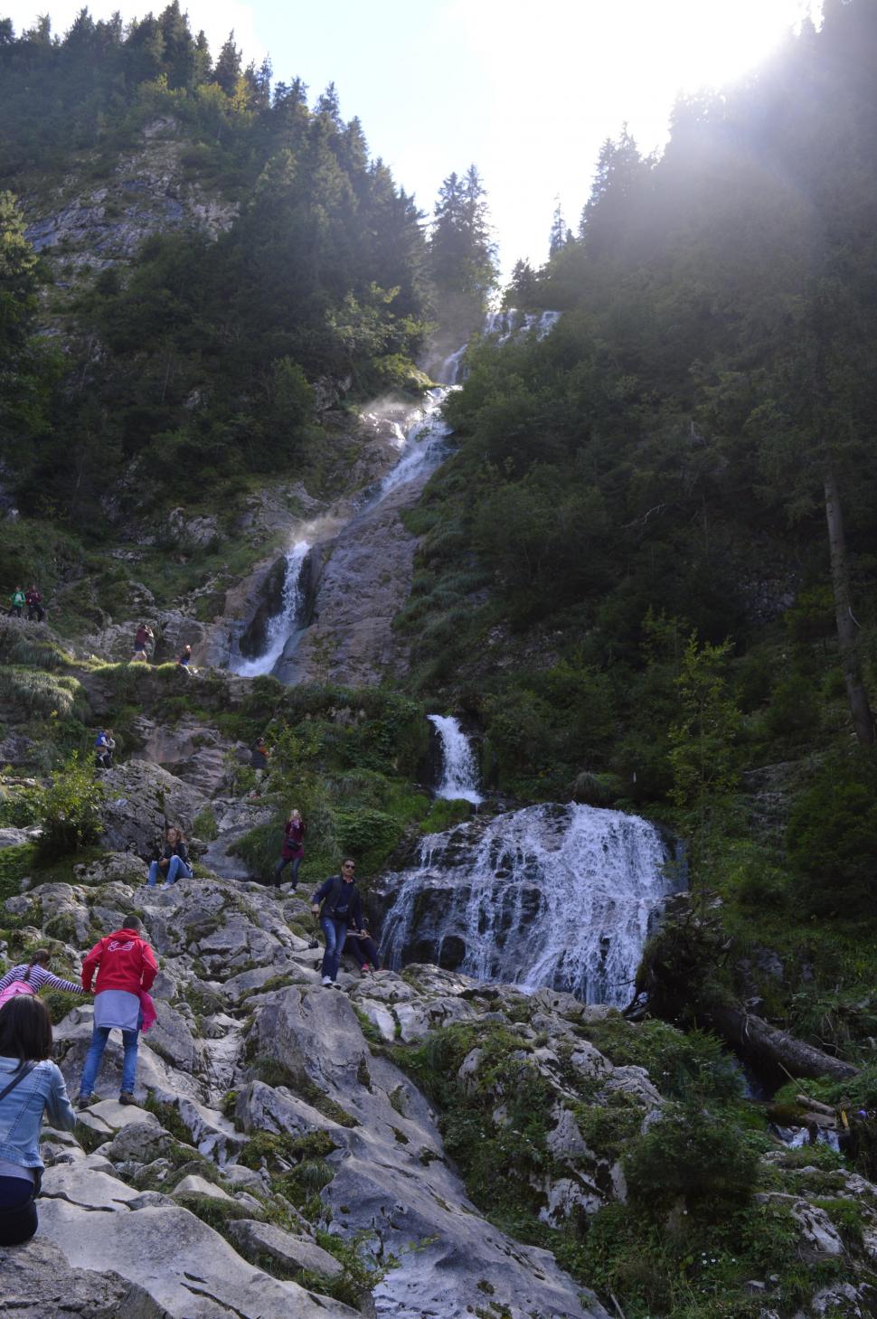 Cascada Cailor din Maramureș, un loc cu o legendă sângeroasă. Povestea tristă ascunsă în spatele numelui 898576