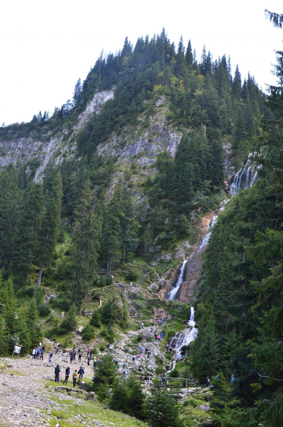 Cascada Cailor din Maramureș, un loc cu o legendă sângeroasă. Povestea tristă ascunsă în spatele numelui 898577