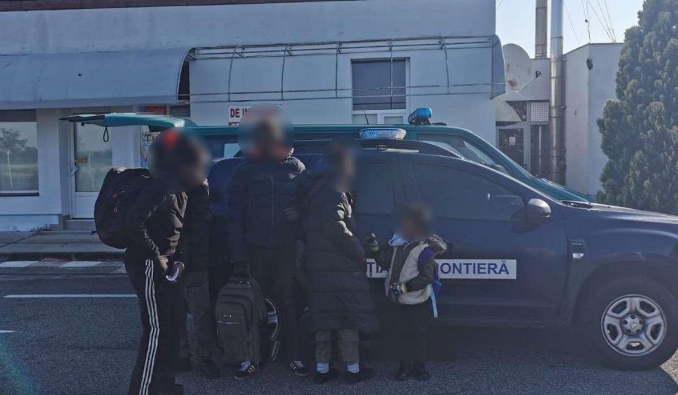 Cinci străini, găsiţi ascunşi într-un camion, la punctul de frontieră Moraviţa. Zgomotele pe care le făceau i-au dat de gol