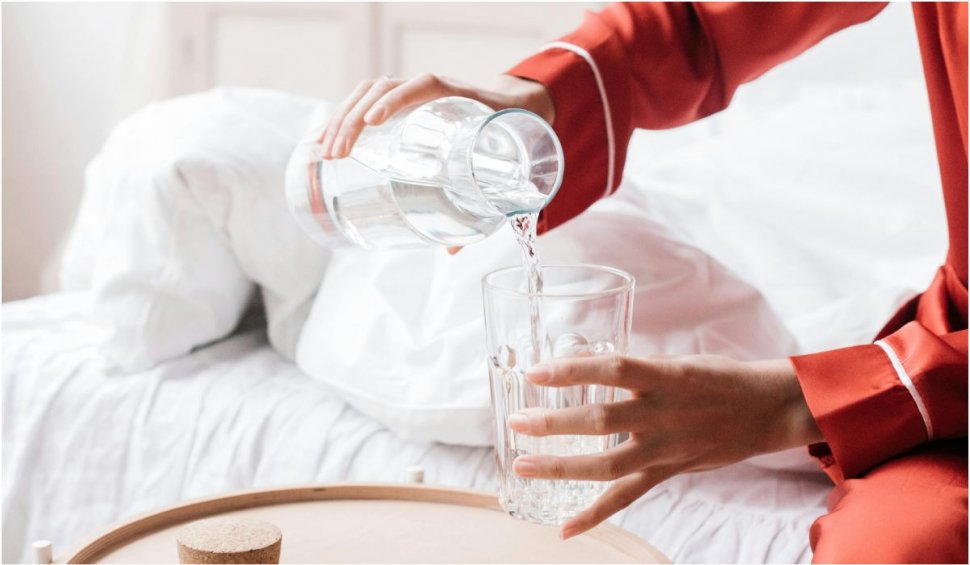 Motivul pentru care nu e bine să bei apă în timpul mesei | Te expui la grave probleme de sănătate