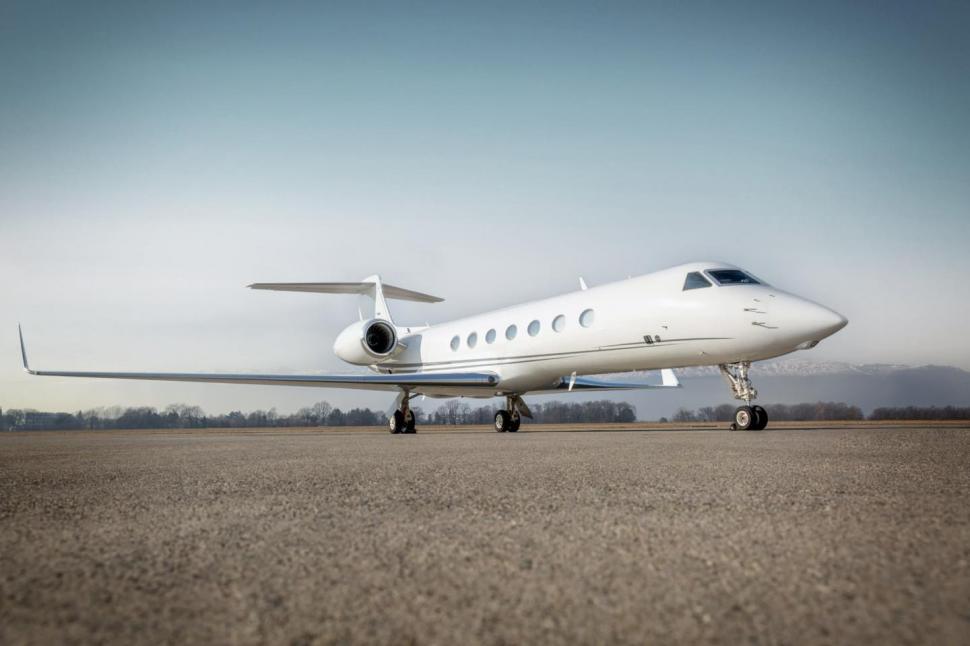 Klaus Iohannis a zburat cu avionul de lux în Coreea de Sud. Miniștrii din delegație, trimiși să ia curse de linie. Bogdan Chirieac: "Un dispreț total" 898662