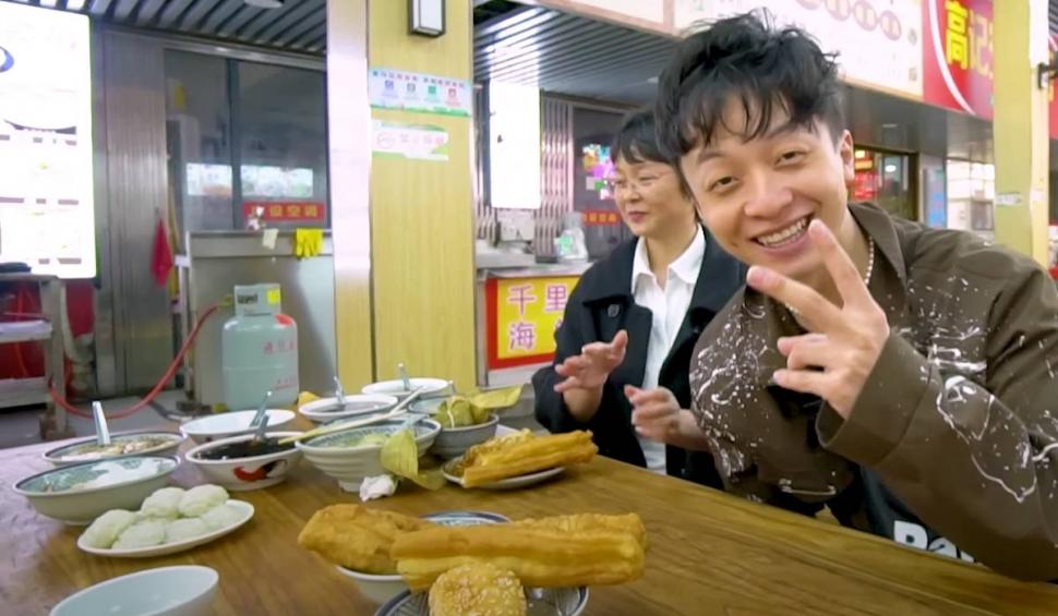 "Mâncăm cinci oameni de aici". Ce poți cumpăra cu 23 de lei, într-o piață din China 898634