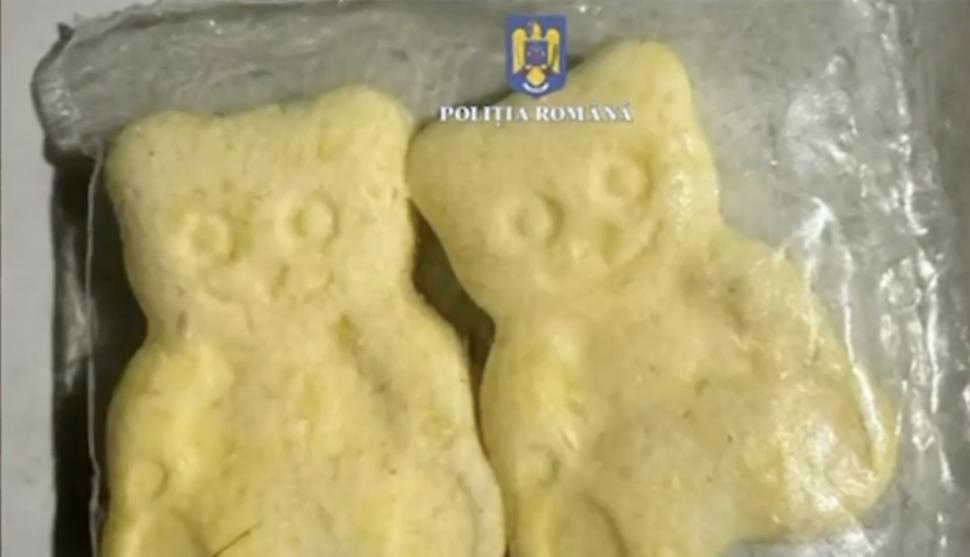 Atenție la substanțele interzise ascunse în pastilele cu aspect inofensiv! Droguri sub formă de ursuleț, găsite la un bărbat din București 899111