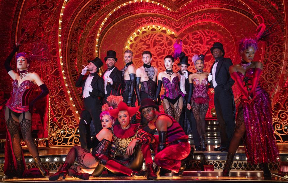 Şoc la Paris: A căzut morişca de vânt care decora cabaretul Moulin Rouge  899191