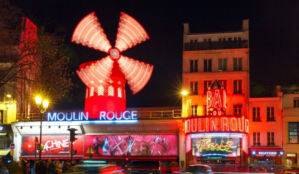 Şoc la Paris: A căzut morişca de vânt care decora cabaretul Moulin Rouge 