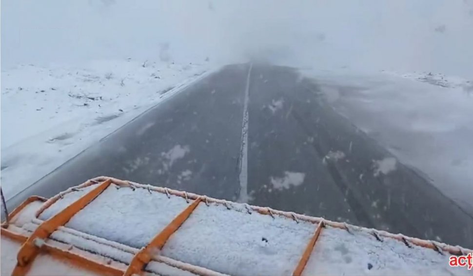 Ninge pe Transalpina. Drumarii, apel la șoferi: "Nu vă deplasaţi în zonele montane, dacă nu aveţi maşinile echipate"
