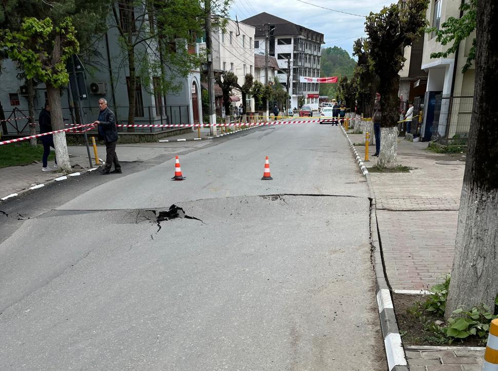 Blocurile de pe strada surpată din Slănic Prahova sunt evacuate chiar acum | Raed Arafat, decizie de ultimă oră 899230