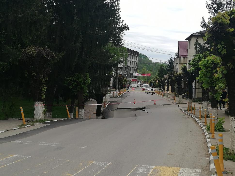 Blocurile de pe strada surpată din Slănic Prahova sunt evacuate chiar acum | Raed Arafat, decizie de ultimă oră 899231