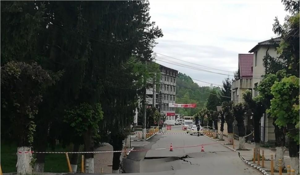 Blocurile de pe strada surpată din Slănic Prahova sunt evacuate chiar acum | Raed Arafat, decizie de ultimă oră 899233