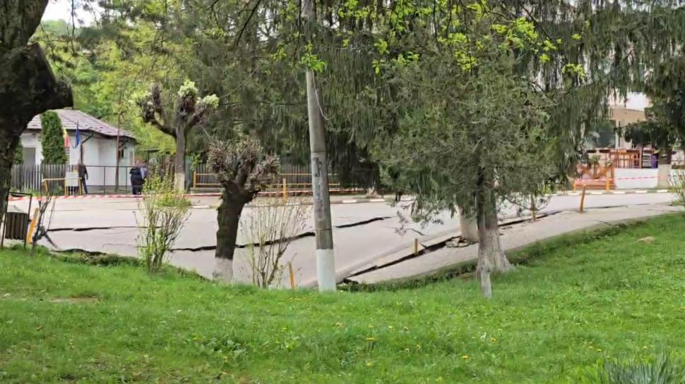 Blocurile de pe strada surpată din Slănic Prahova sunt evacuate chiar acum | Raed Arafat, decizie de ultimă oră 899235