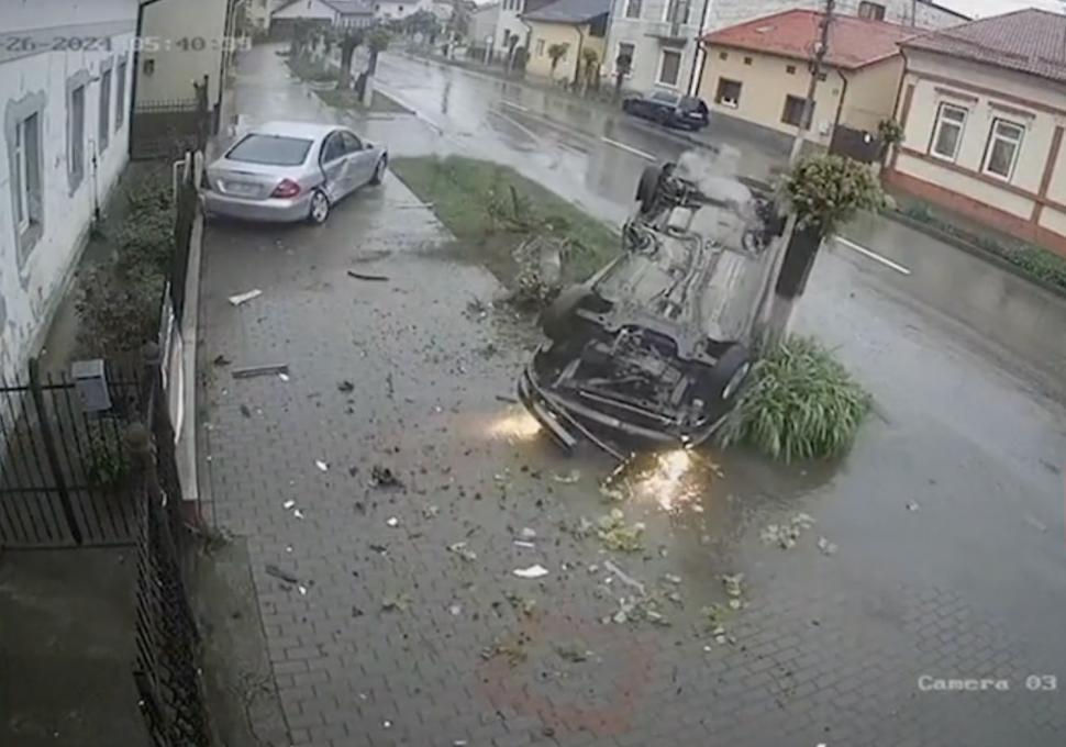 Accident spectaculos în Rădăuţi | Momentul a fost filmat de o cameră de supraveghere 899466