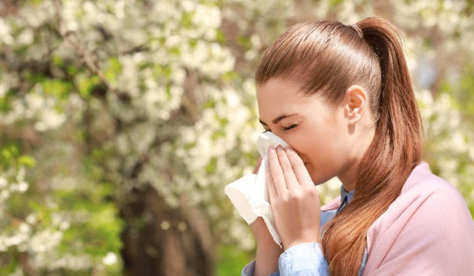 De ce tot mai mulți români se confruntă cu simptome de alergie din ce în ce mai severe