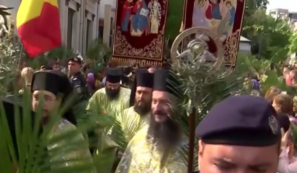 Momente impresionante: Pelerinaj cu sute de preoţi înainte de Florii, în Bucureşti