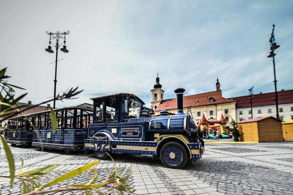 S-a deschis Târgul de Paște de la Sibiu. Vizitatorii au luat cu asalt căsuțele cu produse delicioase și decorațiuni inedite 899560