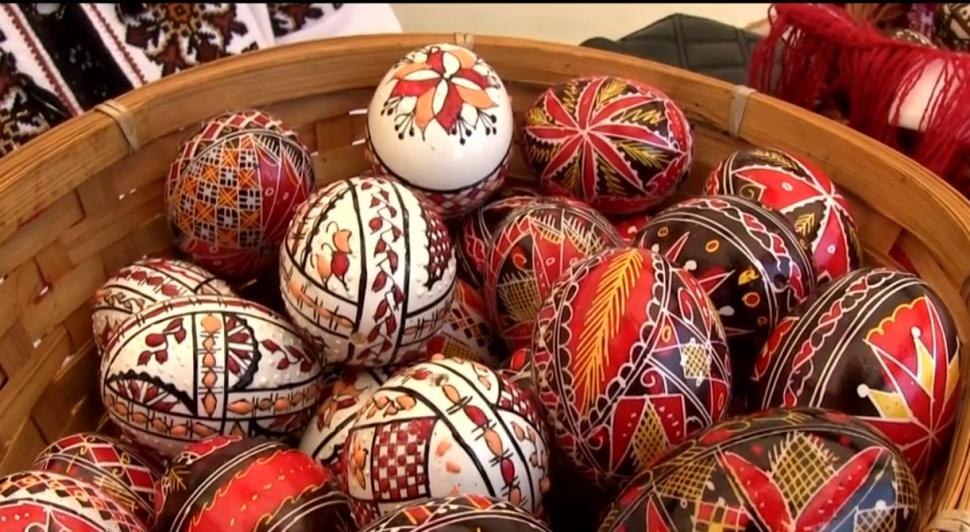Festivalul de ouă încondeiate și icoane sculptate de la Vaslui a ajuns la a 20-a ediție 899688