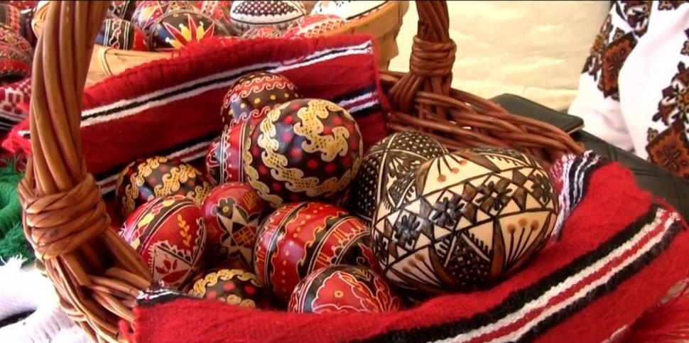 Festivalul de ouă încondeiate și icoane sculptate de la Vaslui a ajuns la a 20-a ediție 899689