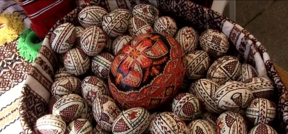 Festivalul de ouă încondeiate și icoane sculptate de la Vaslui a ajuns la a 20-a ediție 899690