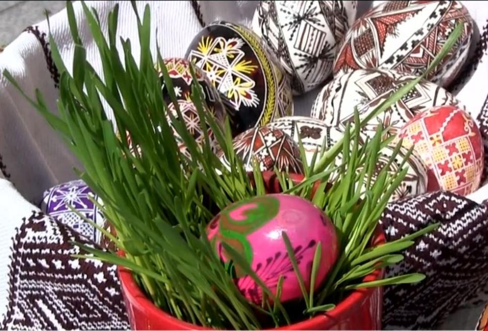 Festivalul de ouă încondeiate și icoane sculptate de la Vaslui a ajuns la a 20-a ediție 899693