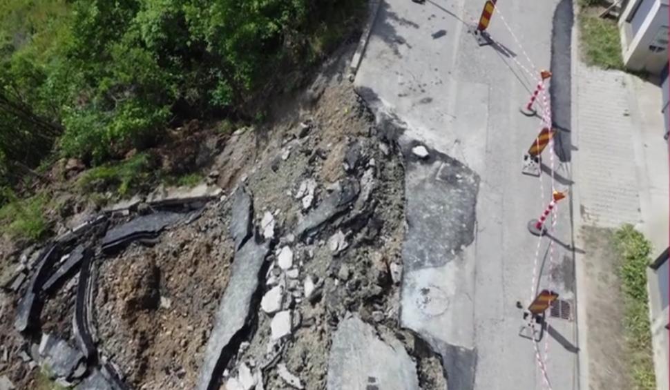 Stare de alertă în Cluj-Napoca, după ce o stradă principală s-a surpat. Lista măsurilor pentru protecţia cetăţenilor 899751
