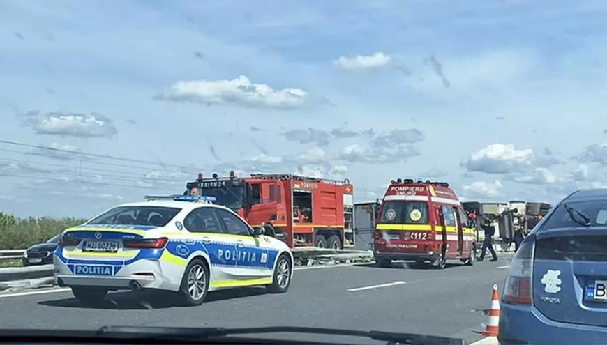 Un TIR s-a răsturnat pe Autostrada Soarelui (București-Constanța). Circulația, oprită pe ambele sensuri 899724