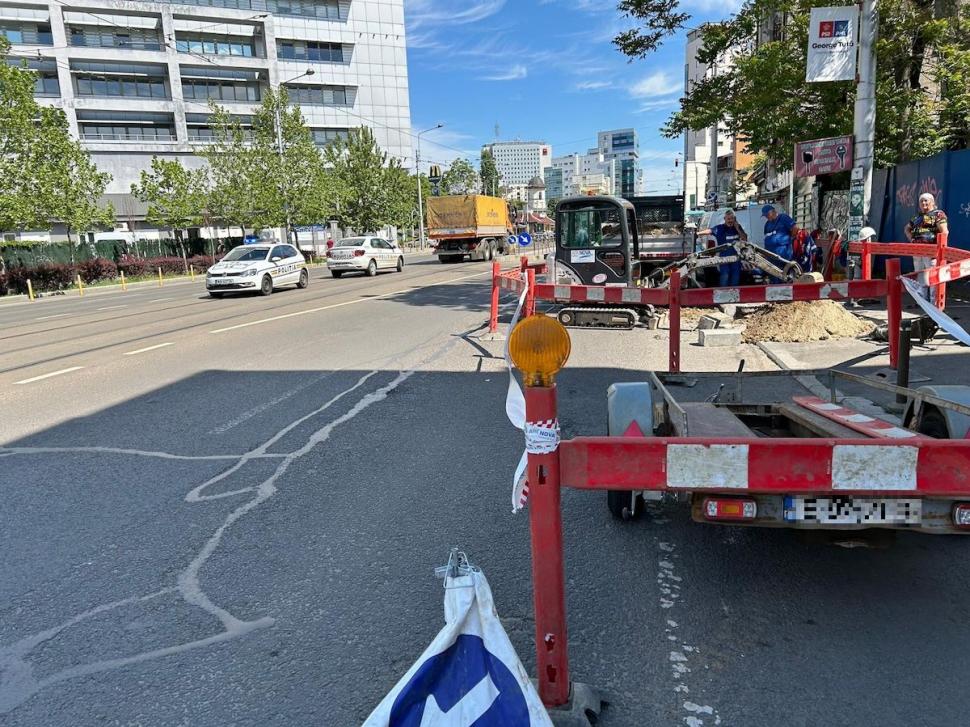 Accident în București, între un autobuz și un autoturism. Mai mulți pasageri au ajuns la spital 899841