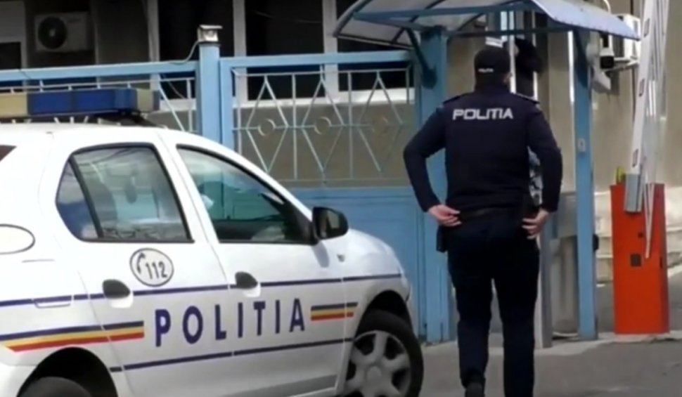 Un bărbat şi-a înjunghiat soţia pe o stradă din Drăgăneşti-Olt. Femeia a murit la spital