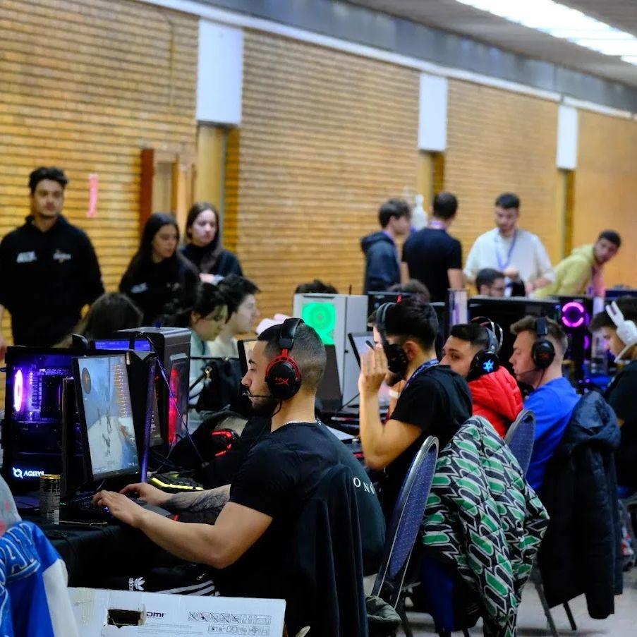 A început Poli E-Fest, cel mai mare eveniment de gaming din România: "Trebuie să joci mult, să te antrenezi zilnic" 899974