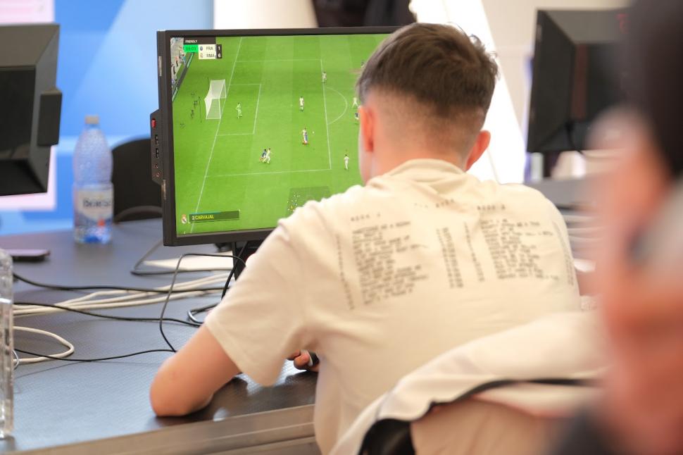 A început Poli E-Fest, cel mai mare eveniment de gaming din România: "Trebuie să joci mult, să te antrenezi zilnic" 899977
