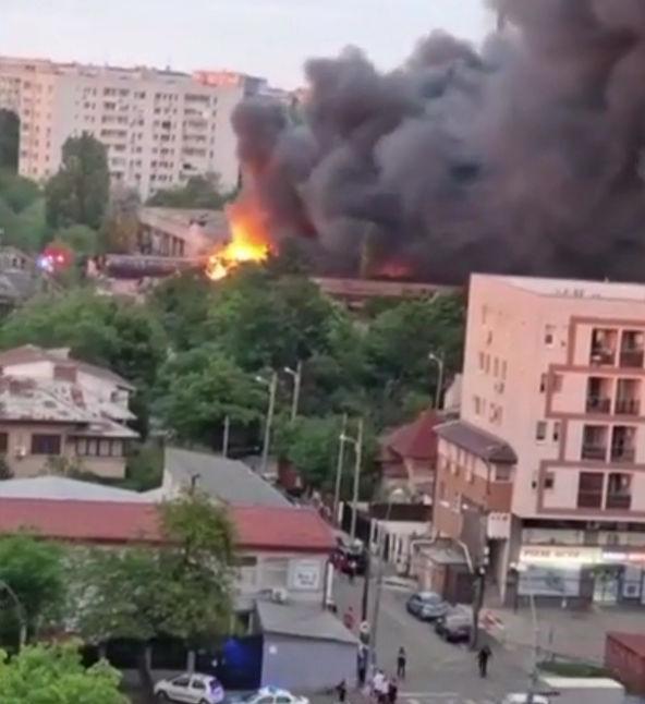 Fumul degajat de incendiul puternic din Bucureşti este toxic! Precizări exclusive de la ISU şi Directorul ANM 900007
