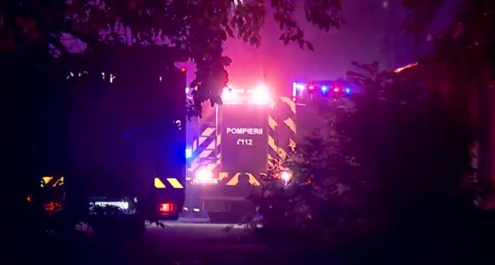 Fumul degajat de incendiul puternic din Bucureşti este toxic! Precizări exclusive de la ISU şi Directorul ANM 900009