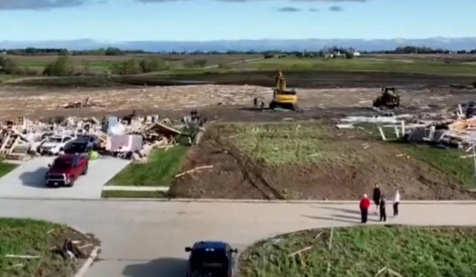 Primele imagini cu dezastrele provocate de tornadele din SUA. Mai mulți oameni au murit și sute de mii sunt fără curent electric 899950