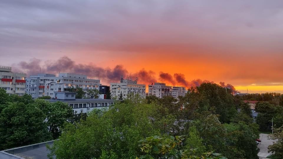Incendiu puternic în București! Degajări mari de fum, după ce o hală a luat foc | S-a transmis mesaj RO-Alert: "Evitați zona!" 899990