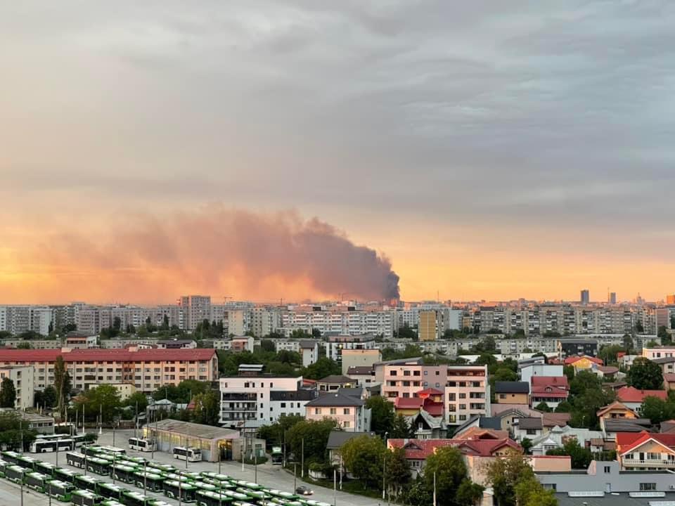 Incendiu puternic în București! Degajări mari de fum, după ce o hală a luat foc | S-a transmis mesaj RO-Alert: "Evitați zona!" 899991