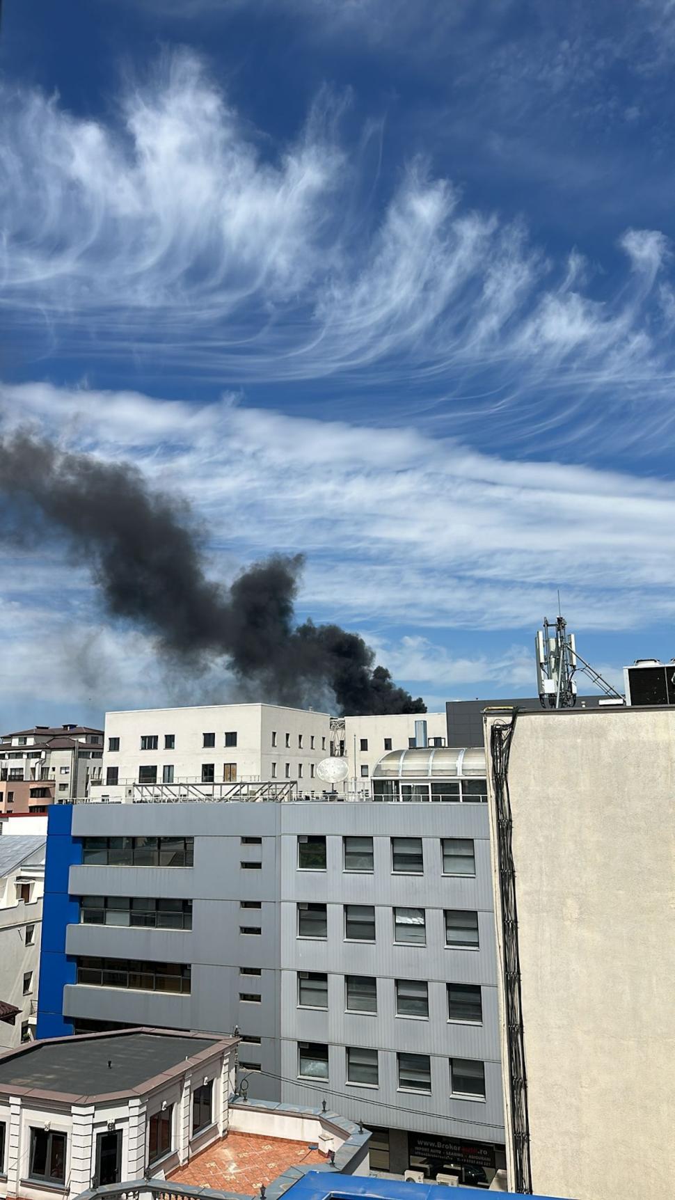 Lidia Buble a filmat îngrozită incendiul din nordul Bucureştiului: "Nimeni nu poate opri focul!" 899931