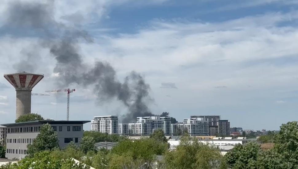 Lidia Buble a filmat îngrozită incendiul din nordul Bucureştiului: "Nimeni nu poate opri focul!" 899932