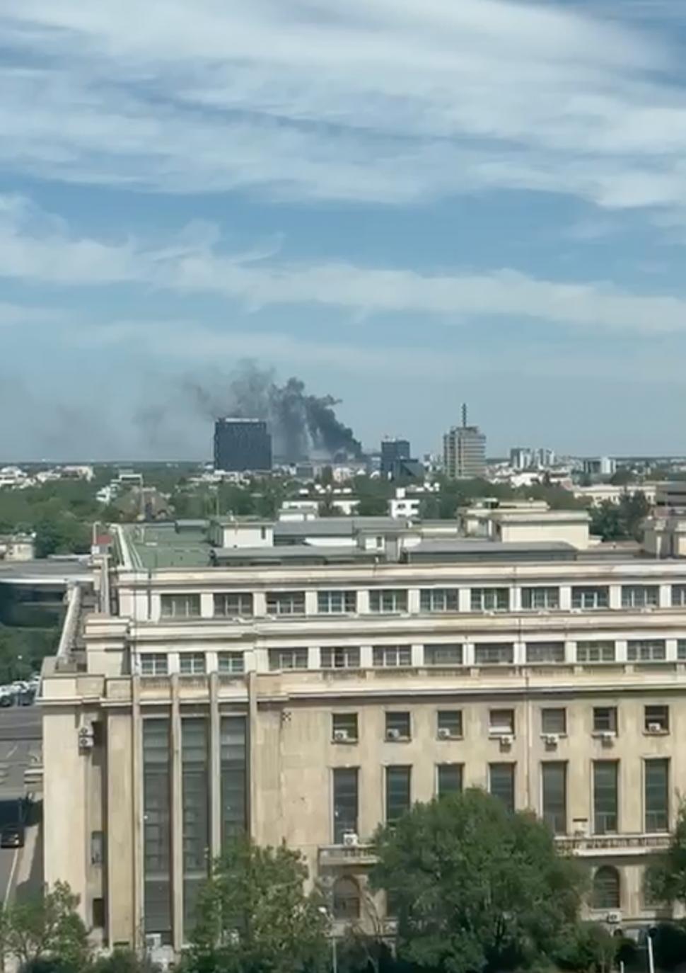 Lidia Buble a filmat îngrozită incendiul din nordul Bucureştiului: "Nimeni nu poate opri focul!" 899935