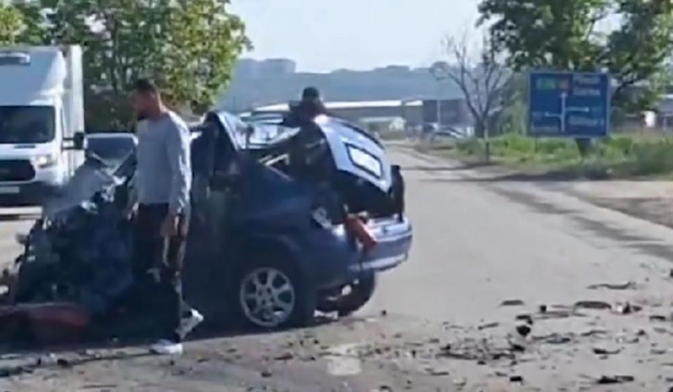 Un tânăr de 18 ani, cu permis de o lună, a murit pe șosea după ce s-a zdrobit cu mașina de un camion, în Olt 899858