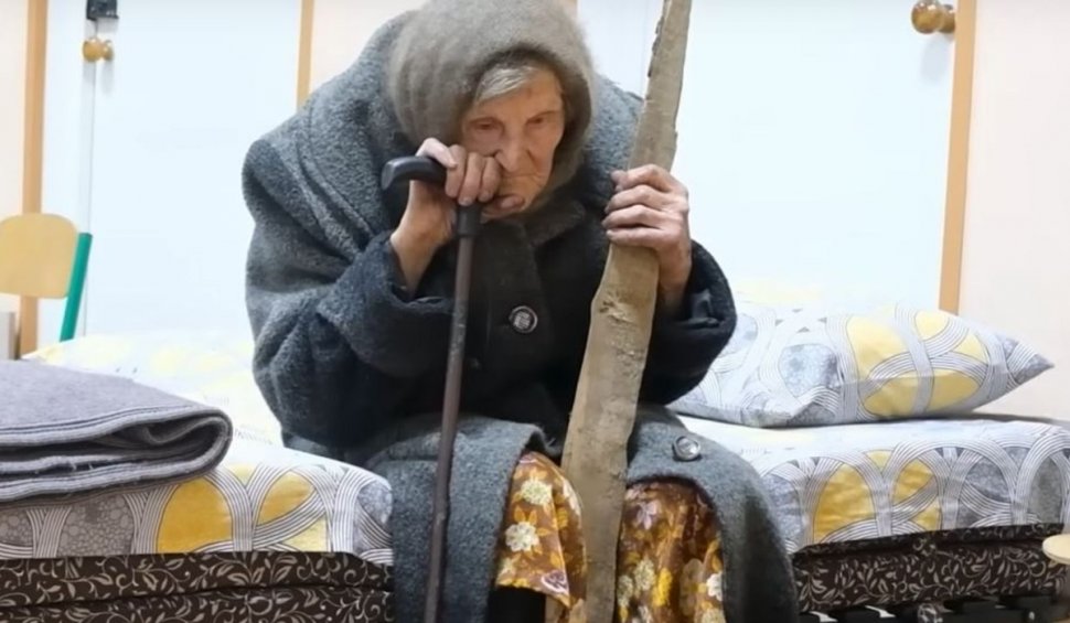 "Nu mi-a mai rămas nimic" | Ea este bunica de 98 de ani din Ucraina care a mers pe jos 10 km, sub bombardamente, pentru a scăpa de ruşi