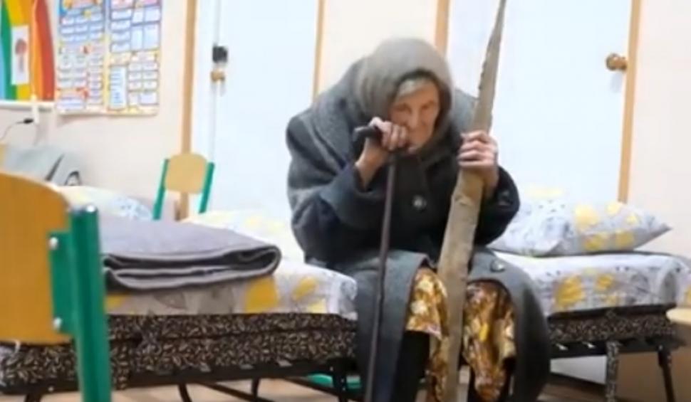 "Nu mi-a mai rămas nimic" | Ea este bunica de 98 de ani din Ucraina care a mers pe jos 10 km, sub bombardamente, pentru a scăpa de ruşi 900220