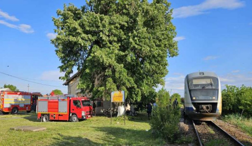 Incendiu puternic la locomotiva unui tren cu zeci de călători, în gara Hodoni din Timiș