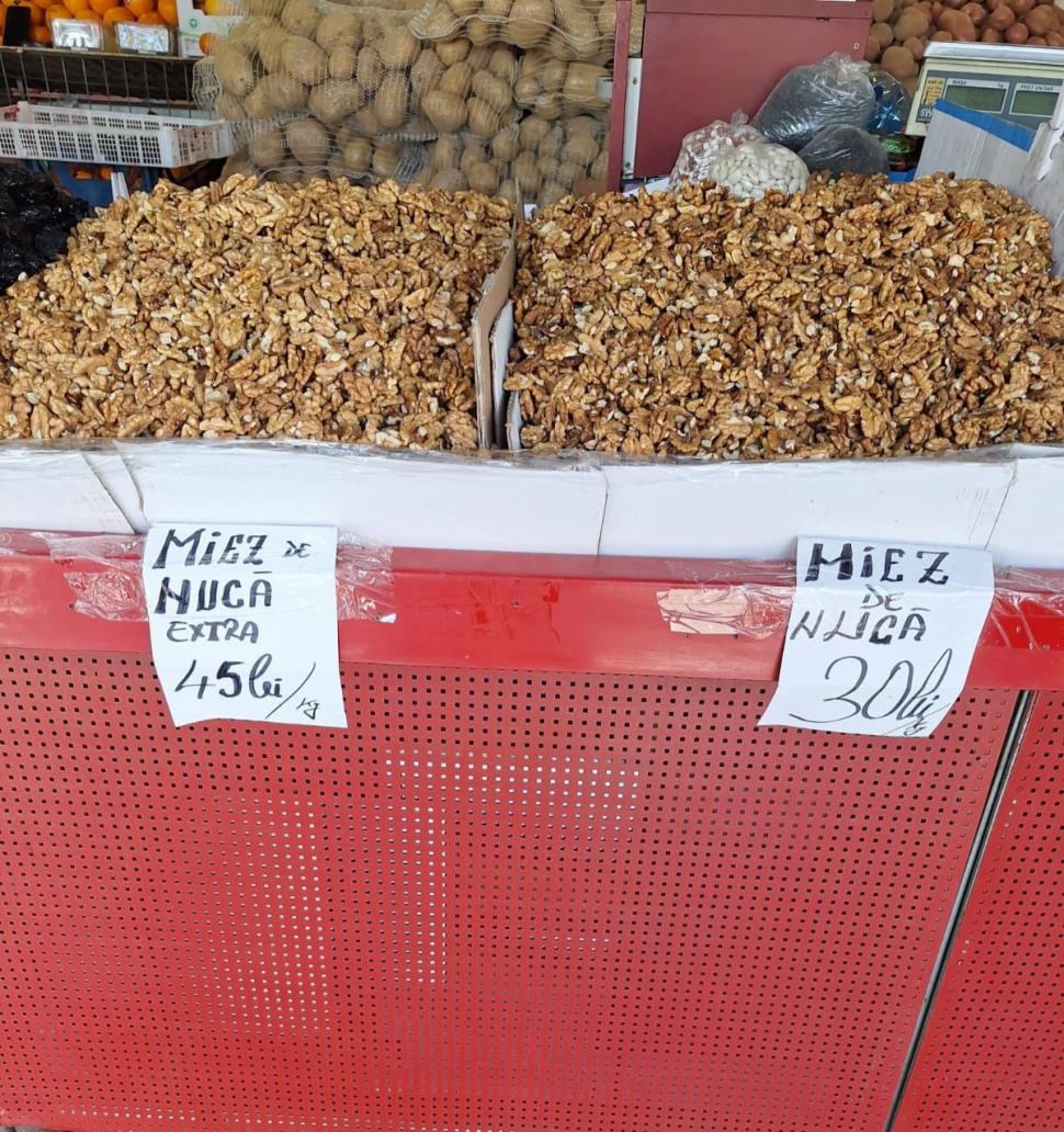 Prețul unui kilogram de nucă în Piața Obor din București, înainte de Paște 899913