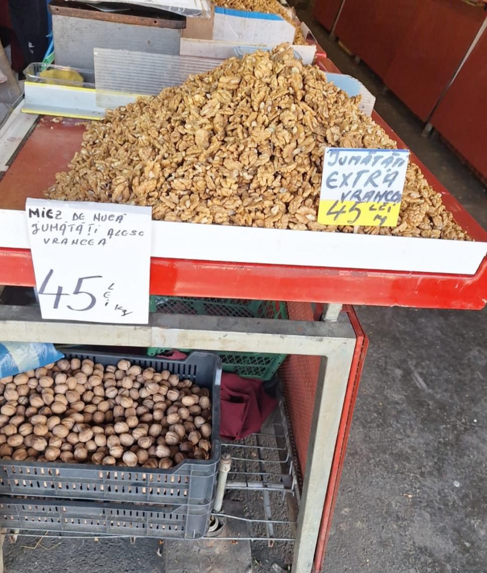 Prețul unui kilogram de nucă în Piața Obor din București, înainte de Paște 899914