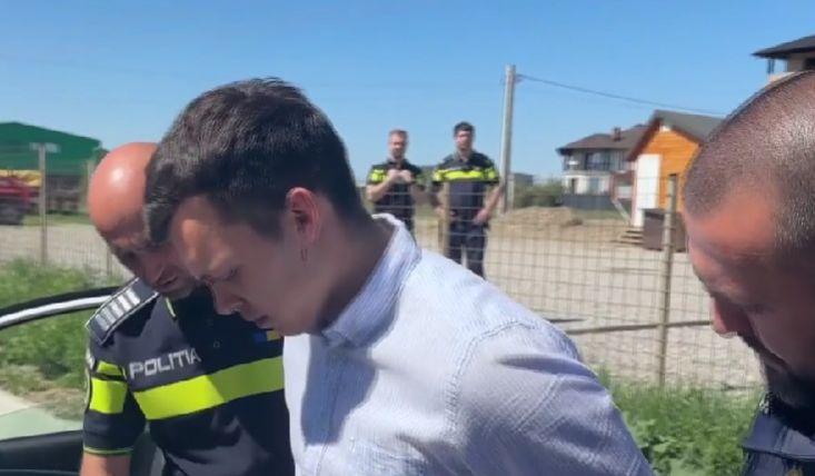 Șoferul suspect că a omorât un om, la Suceava, a fost ridicat de polițiști din poarta vilei sale | Avocat: "Nu știe cum s-a întâmplat. S-a trezit, pur și simplu, acasă!" 900284