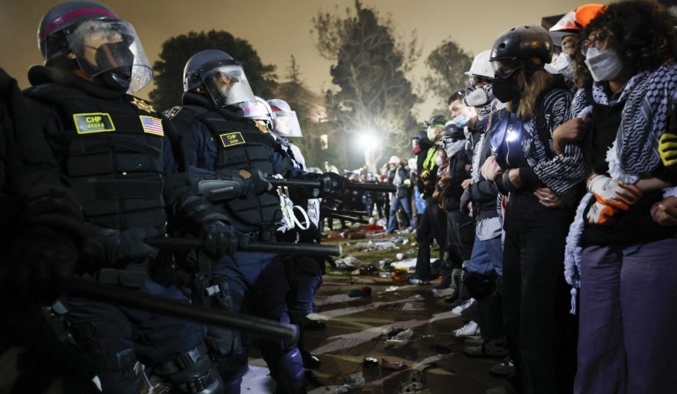 Activiștii pro-Gaza de la UCLA au cerut "întăriri" și "scuturi" pentru a face față poliției | CNN: Poliția ar fi tras cu gloanțe de cauciuc în protestatari