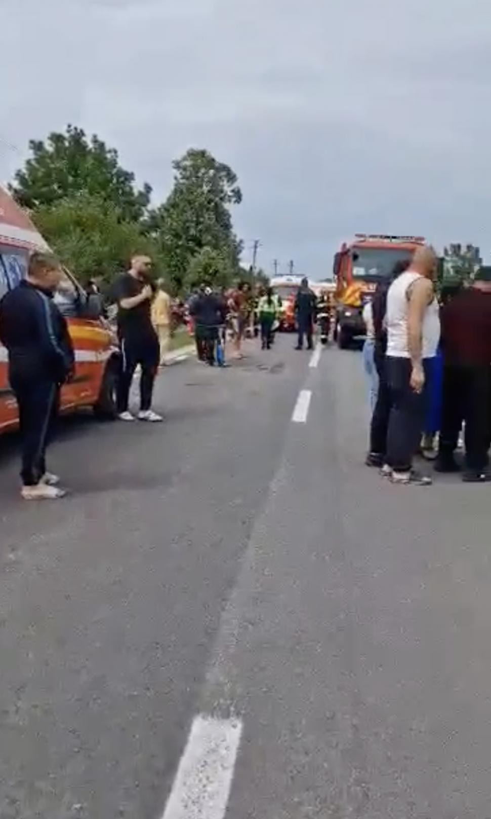 Doi tineri au murit, după ce au intrat cu un BMW într-un copac. Accident grav la Căldăraru, în Argeş 900484