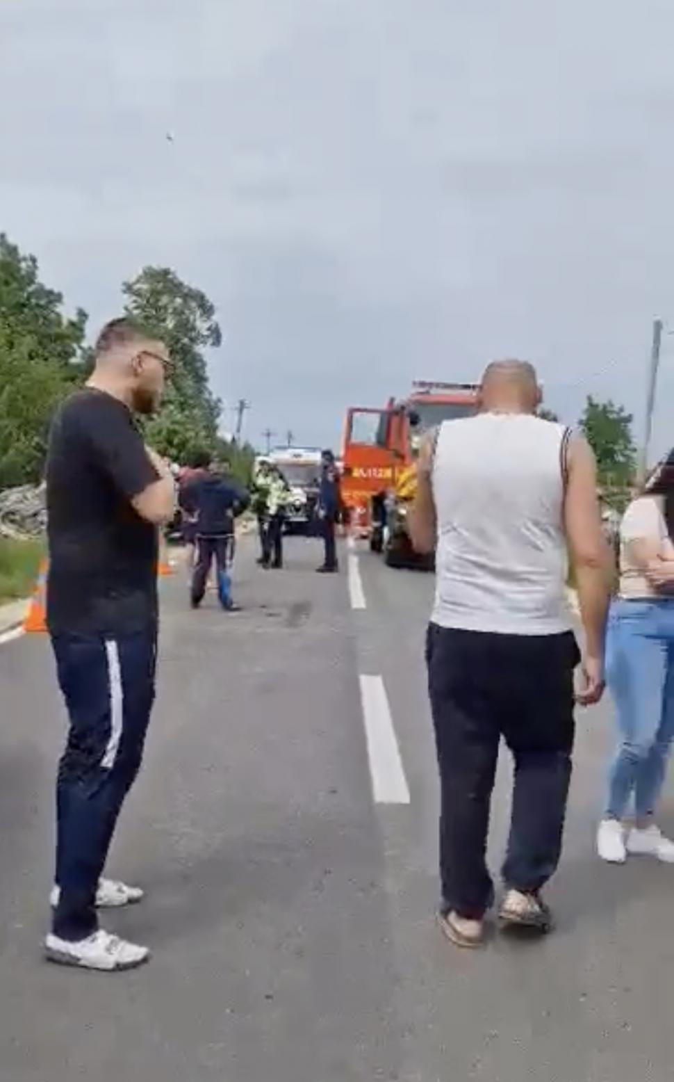 Doi tineri au murit, după ce au intrat cu un BMW într-un copac. Accident grav la Căldăraru, în Argeş 900489